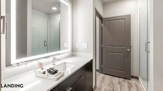 Foto del edificio - 3150 W Twain Ave