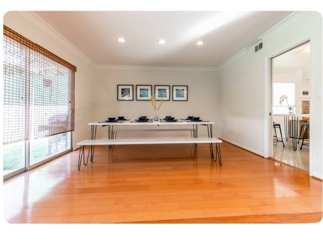 Comedor contiguo a la cocina - 15707 Varden St