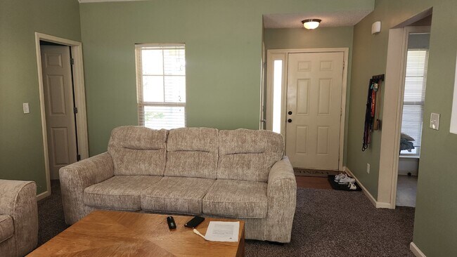 Foto del edificio - Convenient to west gate of Ft Moore
