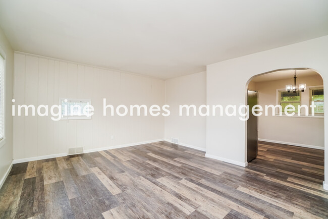 Building Photo - Cozy 3 Bedroom House in Monroeville