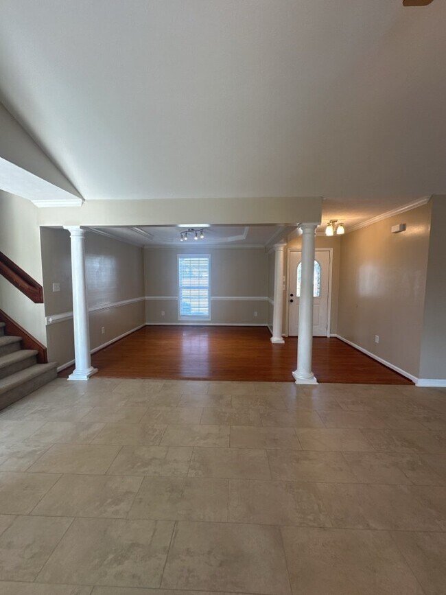 Building Photo - Beautiful 4 Bedroom Home with Bonus Room -...