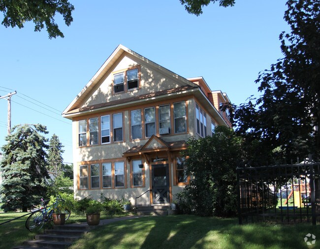 Building Photo - 3048 12th Ave S