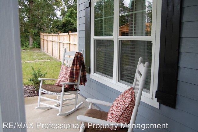 Foto del edificio - 3 br, 2 bath House - 180 SW Ivy Glen
