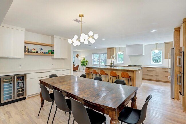 Foto del edificio - 13703 Queensbury Ln