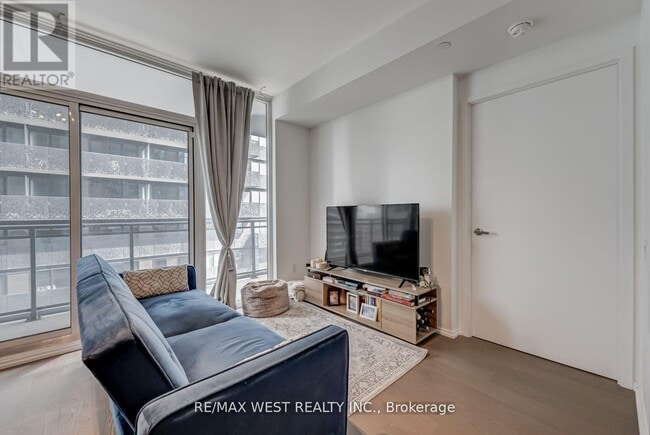 Photo du bâtiment - 45 Charles St E