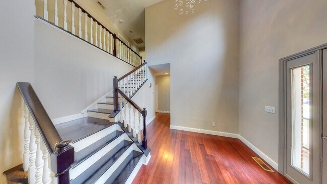 Foto del edificio - 425 New Parkside Dr