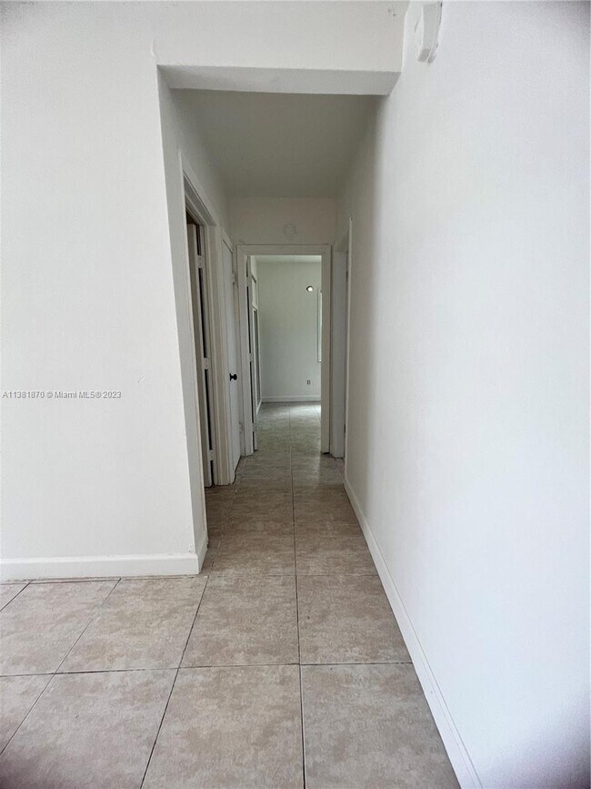 Foto del edificio - 11203 NW 12th Ave