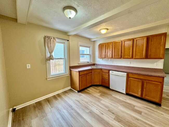 Foto del edificio - 30240 Groveland St