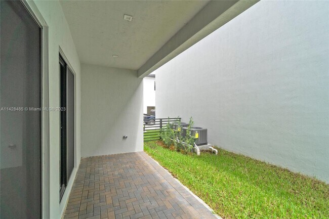 Foto del edificio - 4330 NW 80th Ct