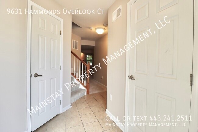 Building Photo - End Unit Townhome W/ Garage & NEW Deck in ...