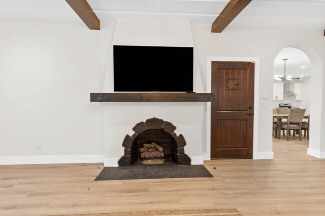 Foto del edificio - 114 S Harper Ave