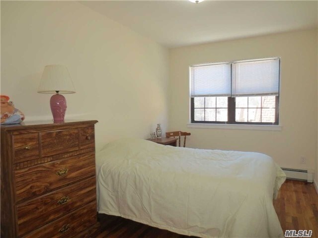 Foto del edificio - 69-18 242nd St