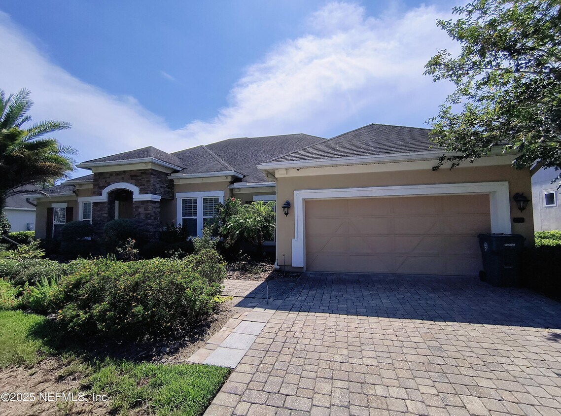 Foto principal - 3730 Burnt Pine Dr