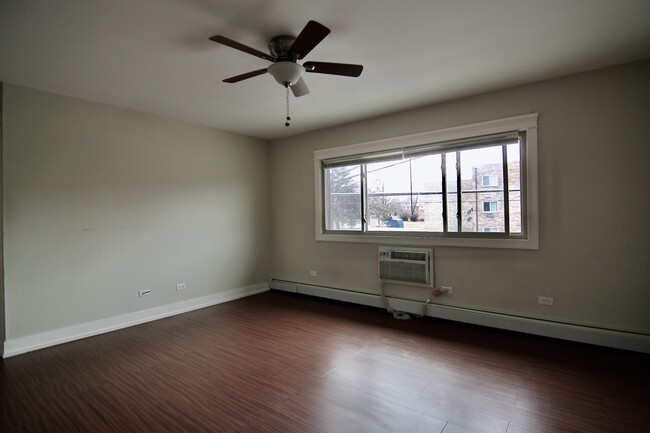Building Photo - 1120 N Wheeling Rd