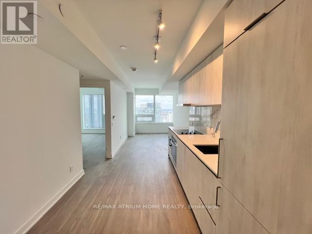 Photo du bâtiment - 8-4118 Wellesley St W