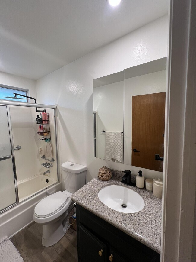 Foto del edificio - 1467 Everton Pl