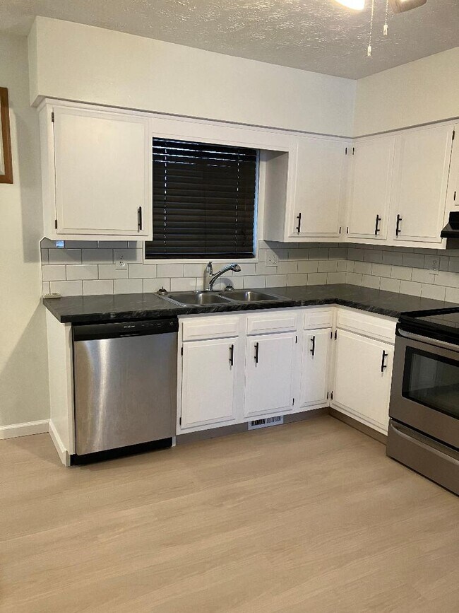 Foto del edificio - 4908 Kendal St SW