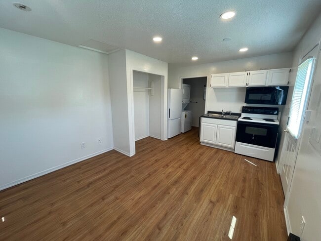 Building Photo - 309 8th St