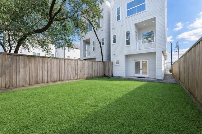 Building Photo - 1616 Edwards St