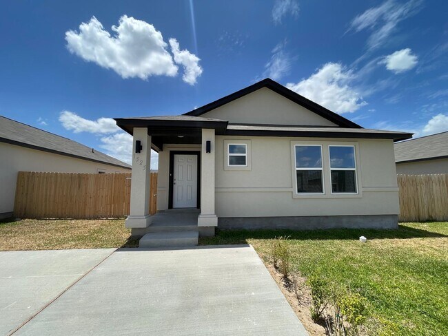 Building Photo - 1525 Estudiantes Dr
