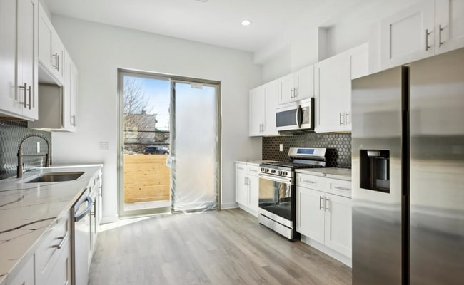 Photo - 721 N Dekalb St House