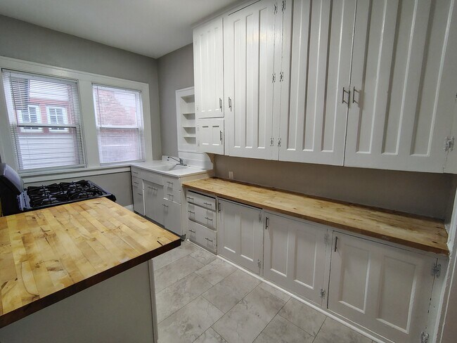 Foto del edificio - 1295 N Main St