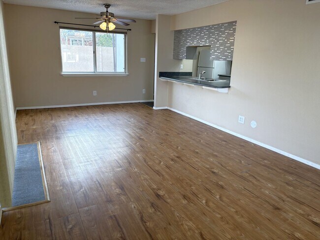 Foto del edificio - Beautiful 5 Bedroom NE Heights Home With B...