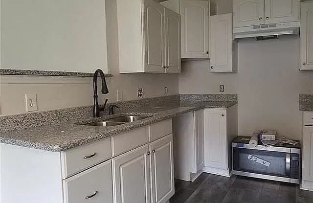 Foto del edificio - 2325 Sanders Ave