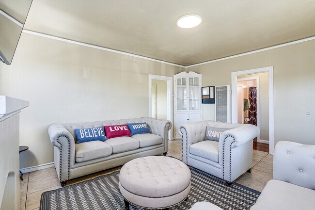 Building Photo - 1218 84th Ave