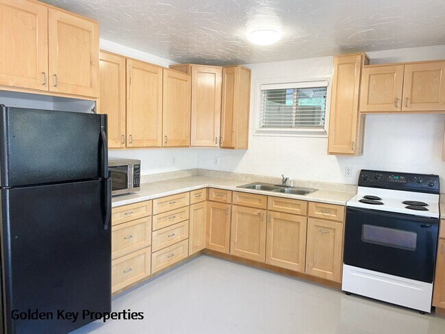 Building Photo - Cozy detached guest house in rural Vista!