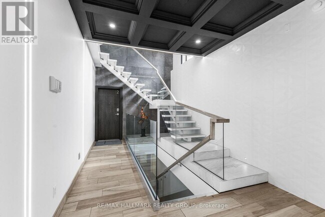 Building Photo - 201-201 MacLaren St