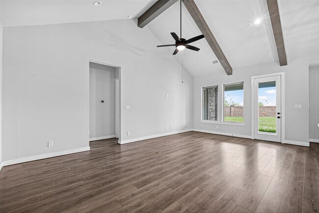 Foto del edificio - 2600 Golden Palms Ln