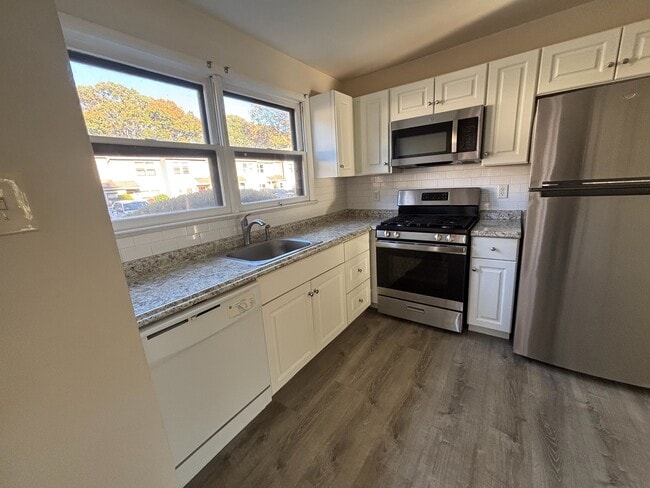 Kitchen - 79 Tavistock Dr