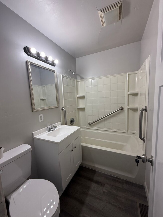 Building Photo - 1118 Ebeling Dr