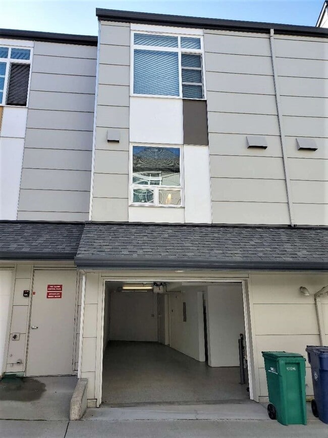 Foto del edificio - Great TownHome For Rent