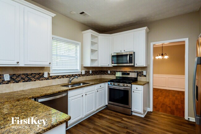 Foto del edificio - 5357 Beechwood Forest Dr