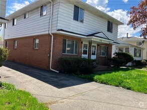 Building Photo - 220 E Linden Ave