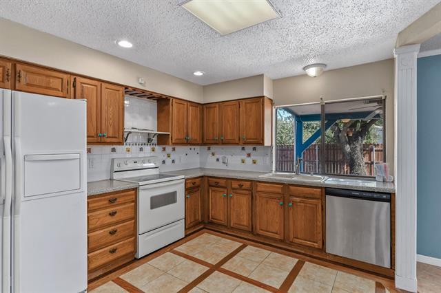 Building Photo - 801 Meadowlark Dr