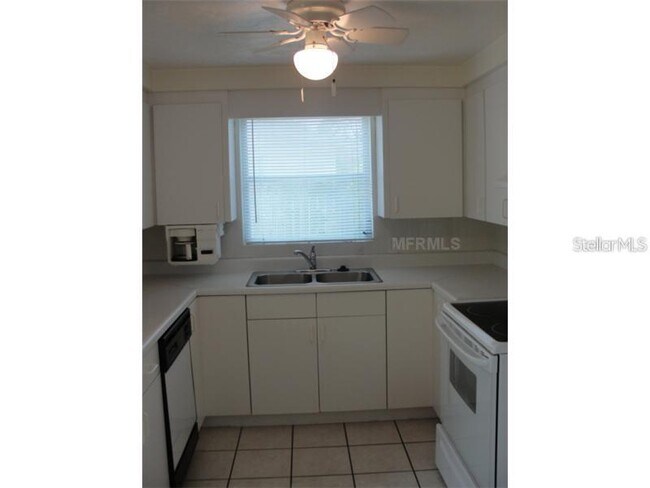 Building Photo - 7461 Cass Cir