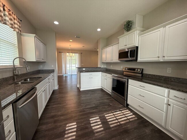 Foto del edificio - Beautiful 4 Bedroom, 2.5 Bath 2 Story Home Available in Hunter's Ridge