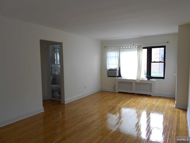 Foto del edificio - 2193 N Central Rd
