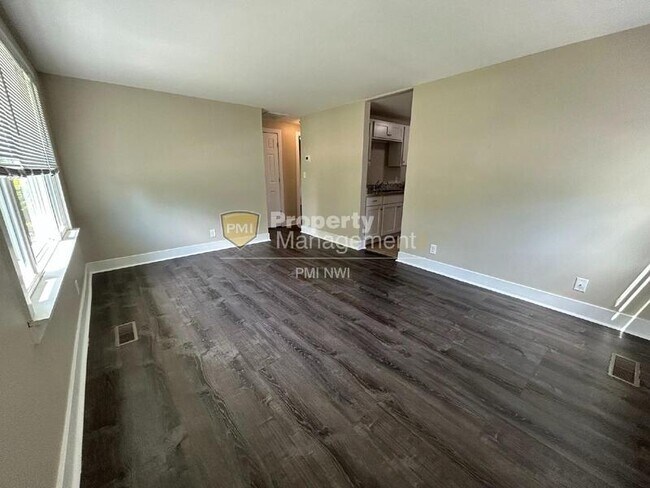 Building Photo - 211 Glenview Avenue