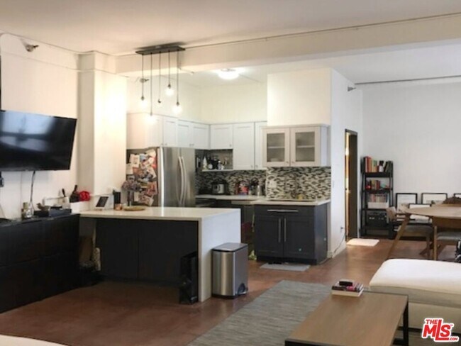 Foto del edificio - 215 W 7th St