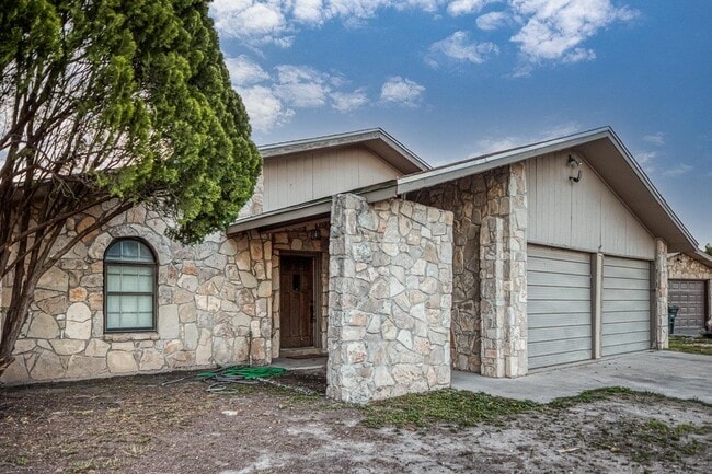Building Photo - 117 Philemon Dr