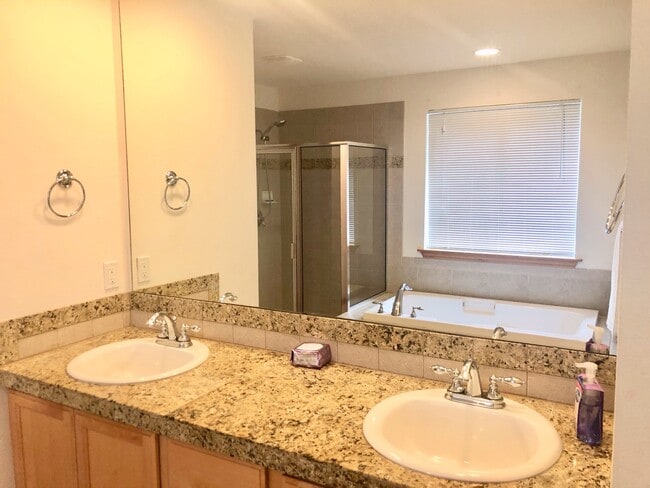 Foto del edificio - Stunning Harbor Home on a Prime Lot!