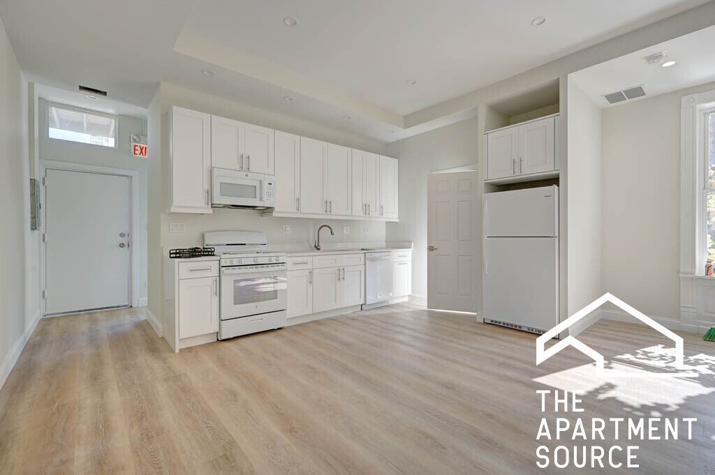 Primary Photo - 1349 N Wells St