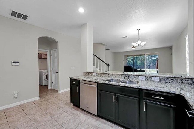 Building Photo - Nona Grove - 4 bedroom 3 bath home with pr...