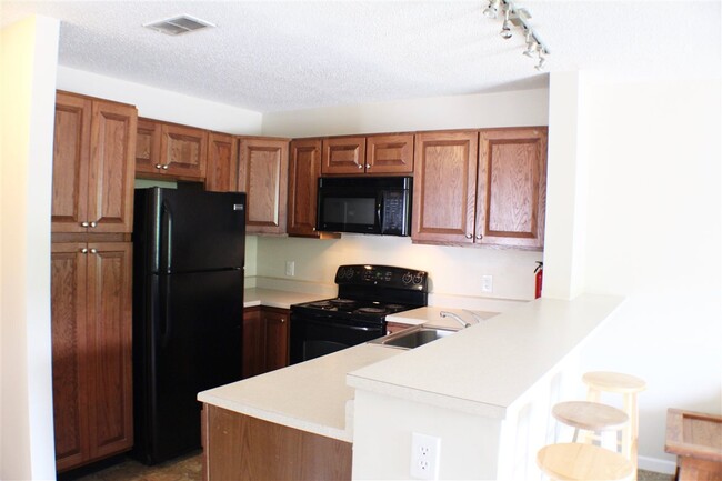Building Photo - 1330 Hunters Rd