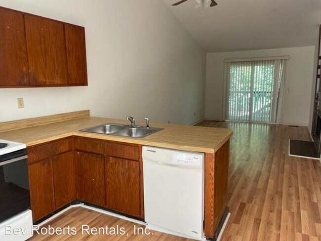 Building Photo - 2 br, 2 bath House - 911-C West Chatham St...