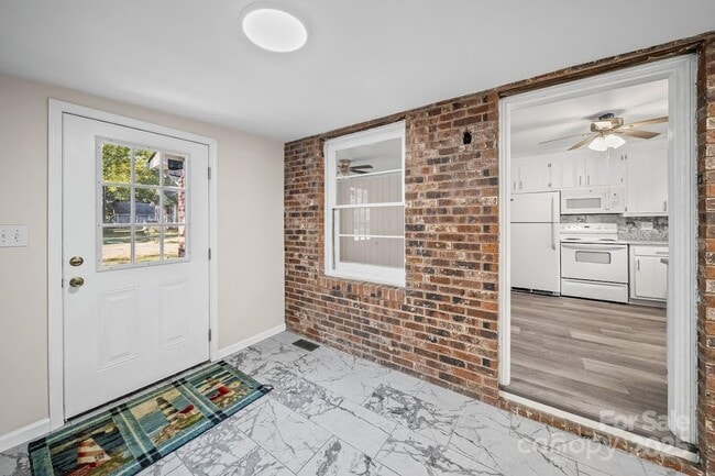 Foto del edificio - 114 Shady Ln